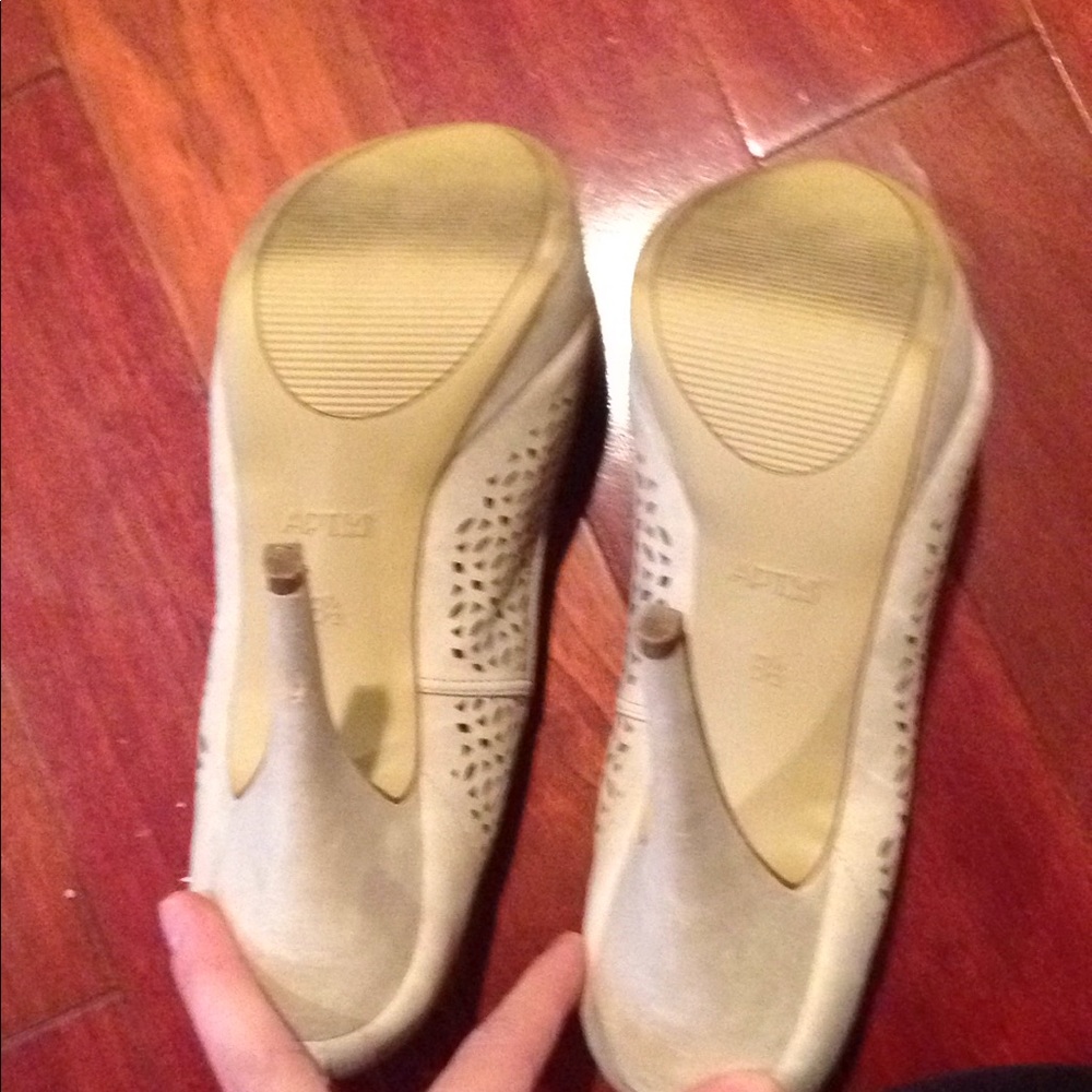 Heels - Picture 4 of 5